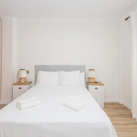 3br Poema Modern Flat *